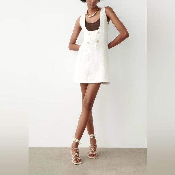 Elegant White Sleeveless Dress‎ - Picture 1 of 12